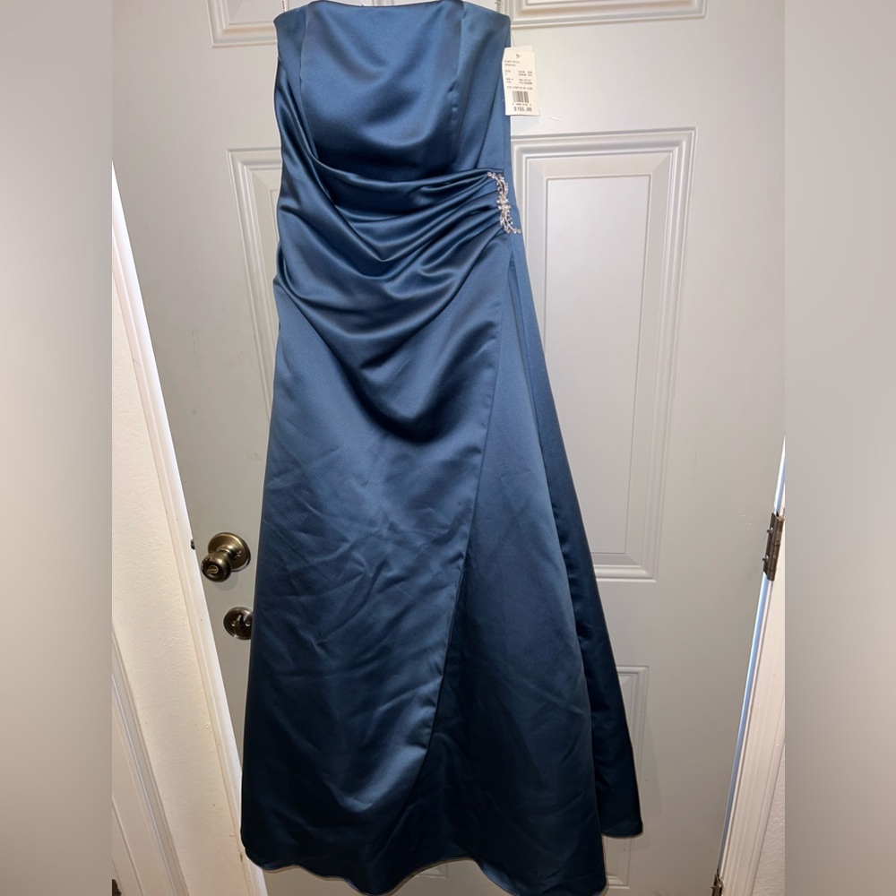 David’s Bridal Strapless Formal Gown Size 2